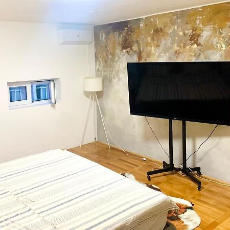 City Center Square Deluxe Nest Podgorica Bagian luar foto