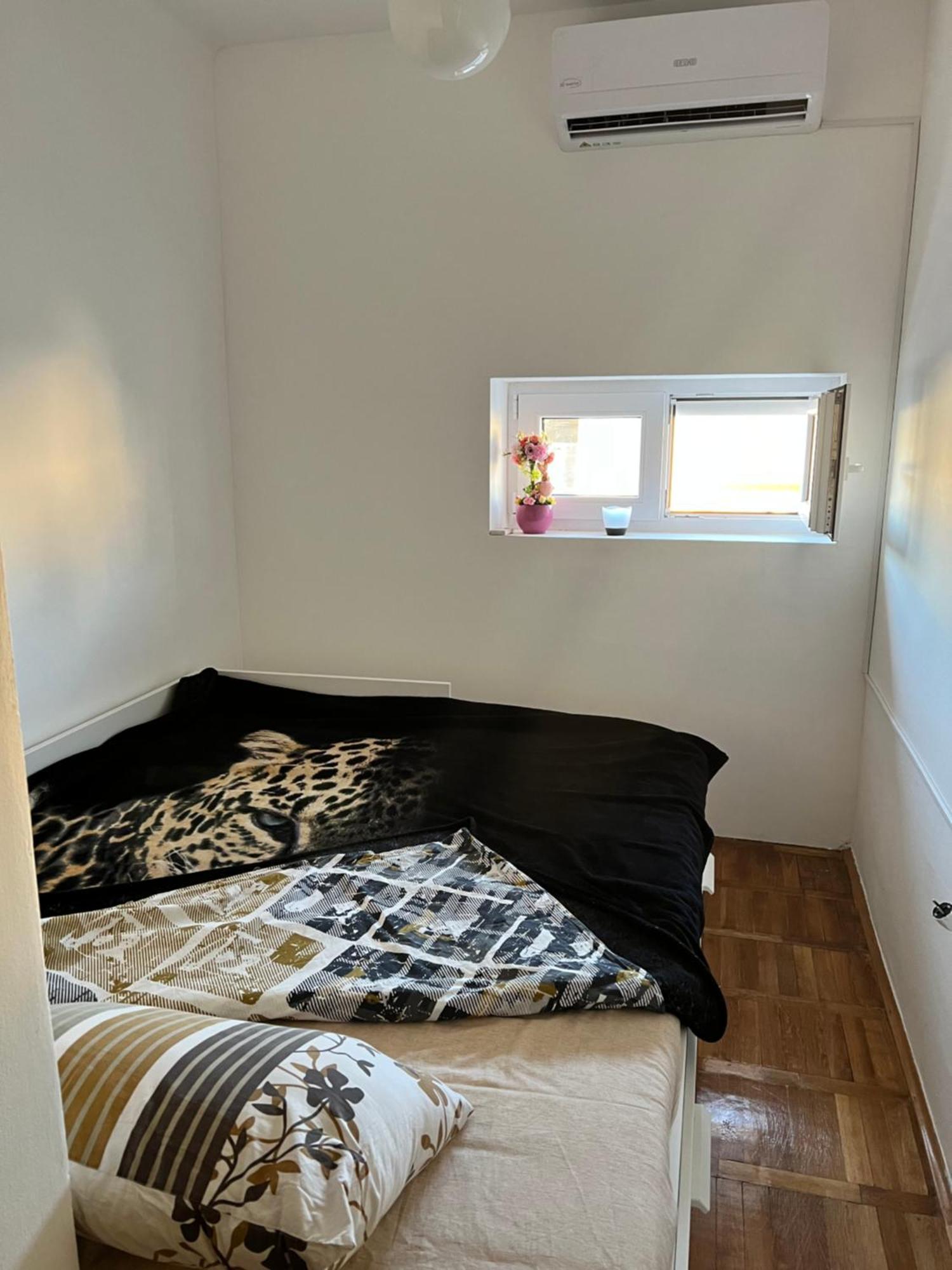City Center Square Deluxe Nest Podgorica Bagian luar foto